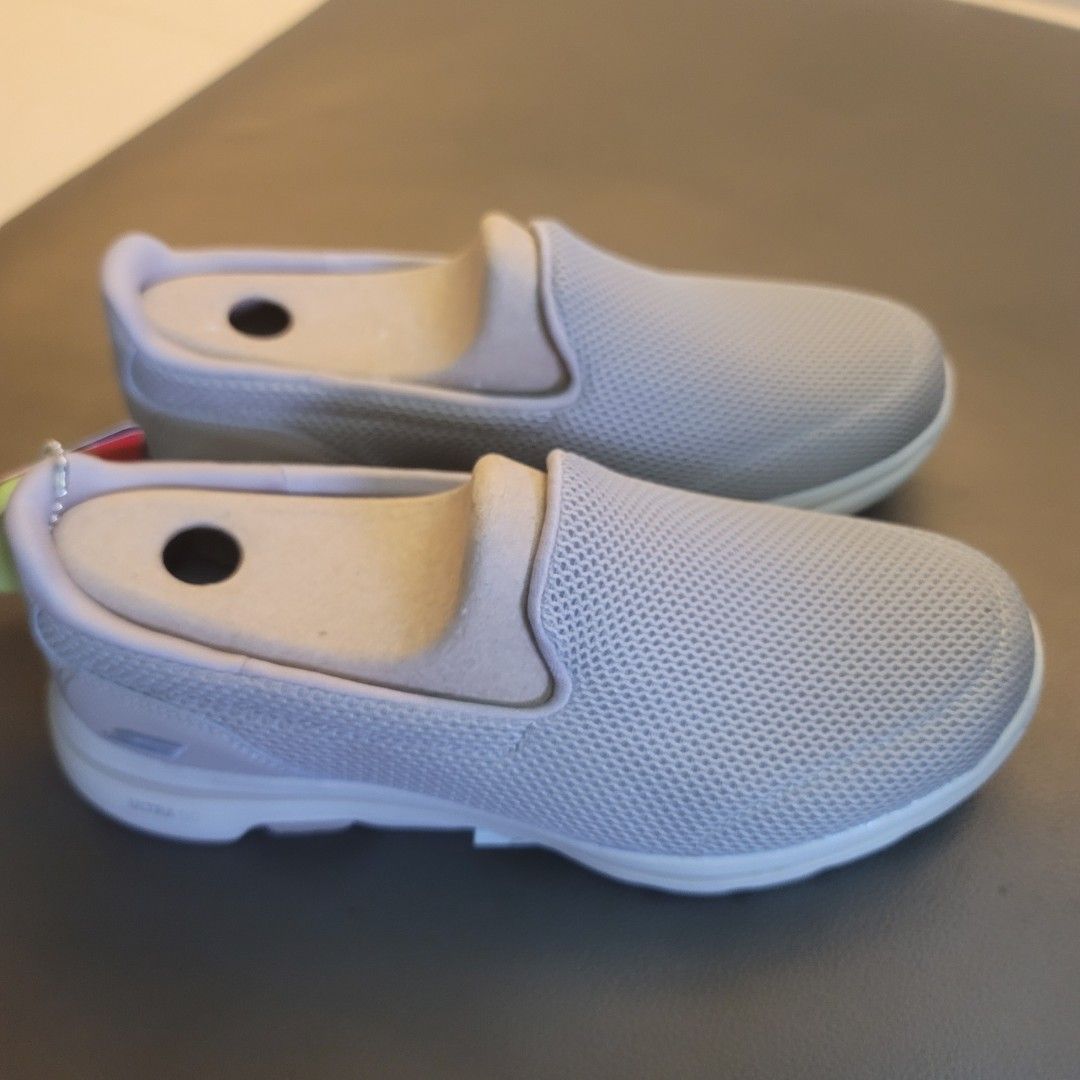 Skechers size 7 wide fit Women s Fashion Footwear Sneakers on