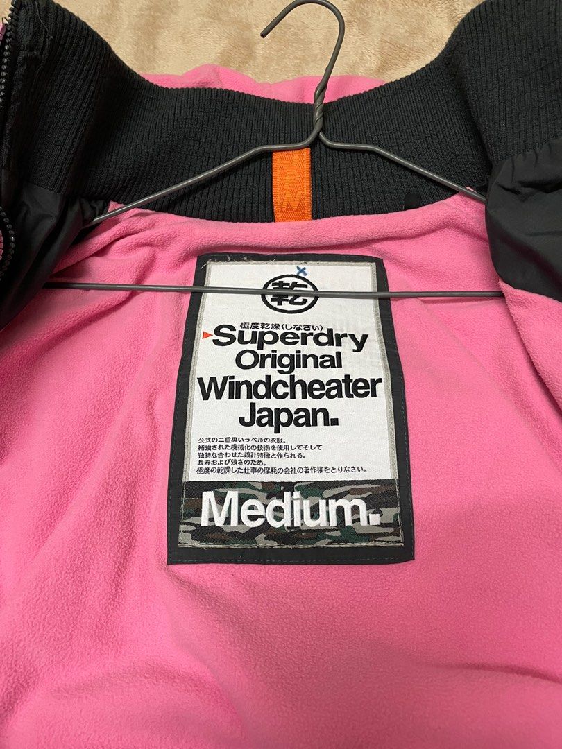 Superdry外套 （分類：外套及戶外衣服）位於 Hong Kong。 由 p6547 提交（商品編號 1224109425，圖片 3）。簡介： 瑕疵品 冇拉鍊 介意勿拍 No zipper Size m 。