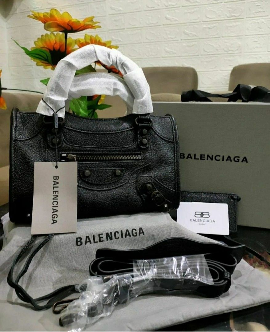 Tas Balenciaga City Fesyen Wanita Tas Dompet di Carousell