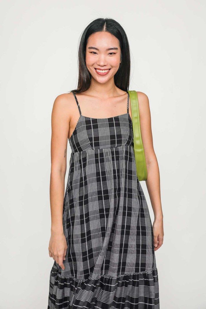 THE TINSEL RACK TTR ELIZA FLOWY MAXI DRESS IN BLACK CHECKERED, Women's Fashion, Dresses & Sets