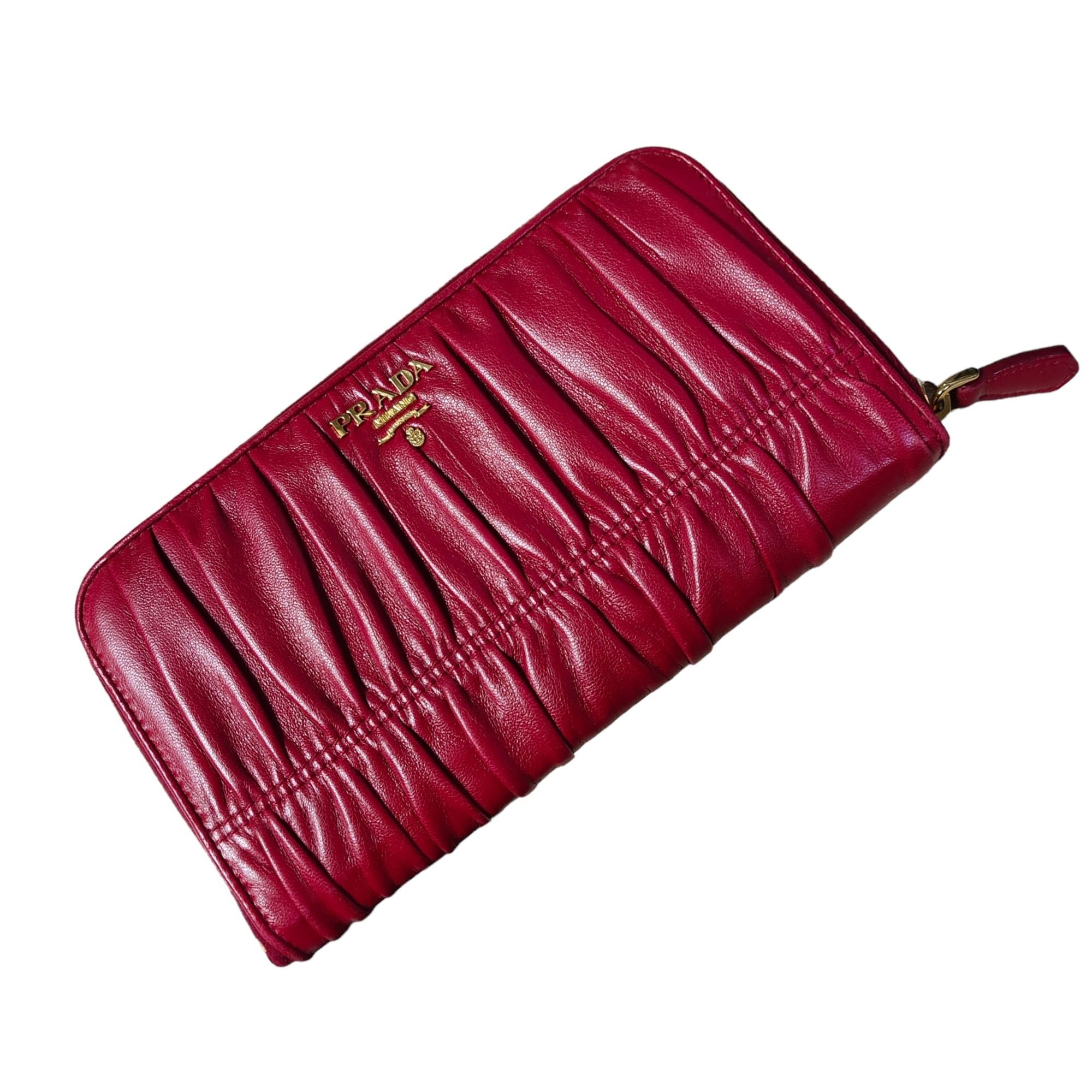Red wallets best sale for ladies