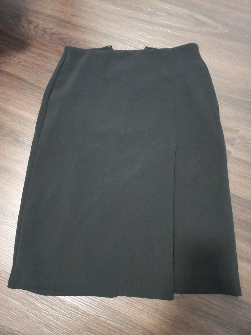 Uniqlo formal black knee length skirt Women s Fashion Bottoms