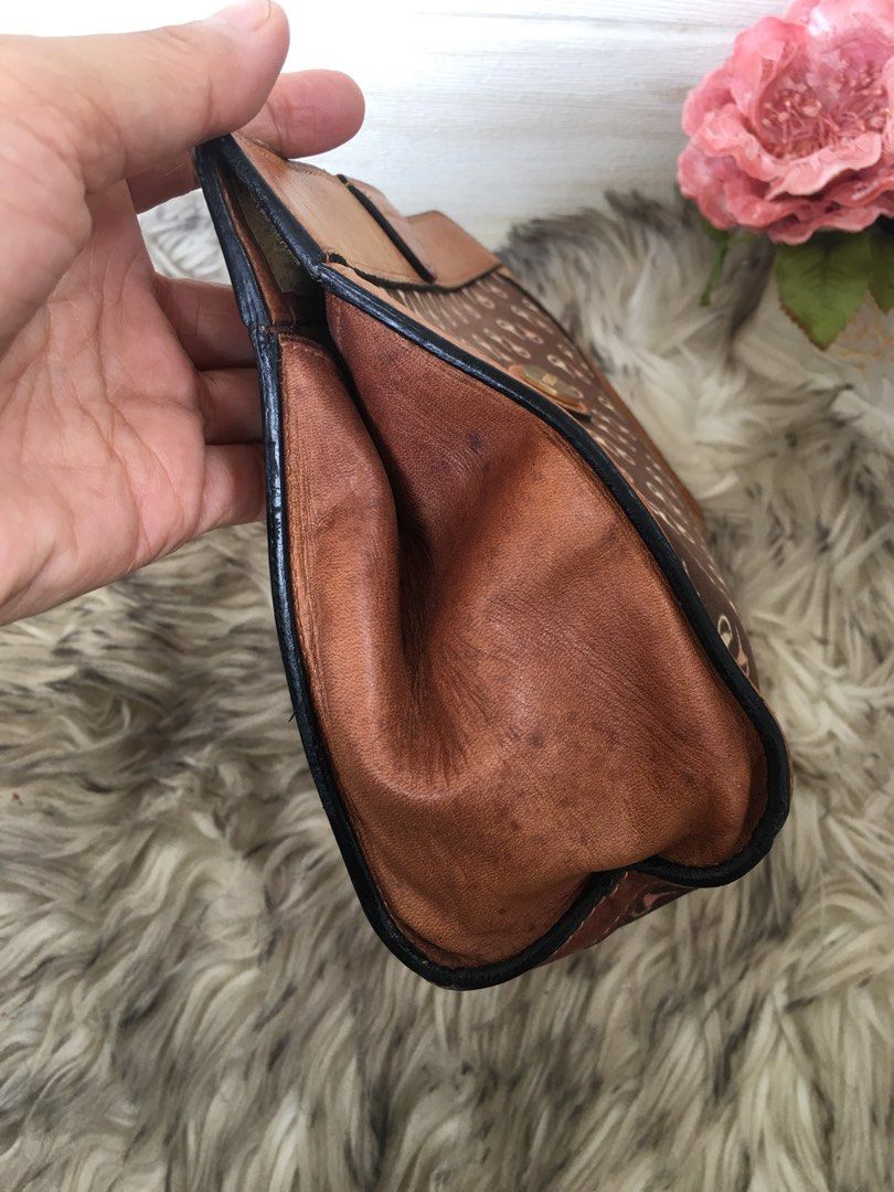Vintage GUCCI clutch (Category: Luxury Bags & Wallets) located in Tagum. Submitted by ynez.luxurypicksph (Listing ID 1224027449, Image 2). Description: Preloved Japan Please check photos closely for the minimal flaw.