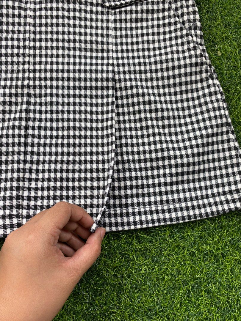 y2k japanese gingham mini skirt (Category: Skirts) located in Baguio. Submitted by jia_declutters (Listing ID 1223981720, Image 2). Description: japanese-style mini skirt L: 15 inches W: 28 inches fits s-m great quality and really thick fabric last photo for inspo only.