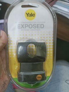 YALE  PADLOCK LAMINATED STEEL GEN. PURPOSE GOOD SECURITY PADLOCKS FOR EXTREME OUTDOOR CONDITIONS WITH PROTECT SHOUDED SHOULDERS PREVENTS BOLT CUTTING AND SAWING OF SHACKLES #Y221/52/125/1 52MM