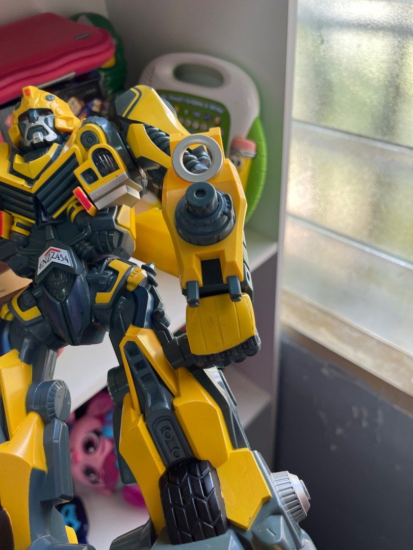 2006 Hasbro Transformers Movie Cyber Stompin Bumblebee, Hobbies