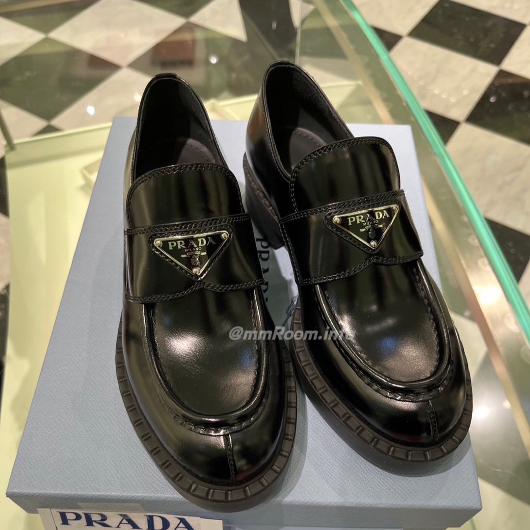 預訂 代購 Prada Chocolate拋光皮革樂福鞋, 名牌精品, 精品鞋款在旋轉拍賣