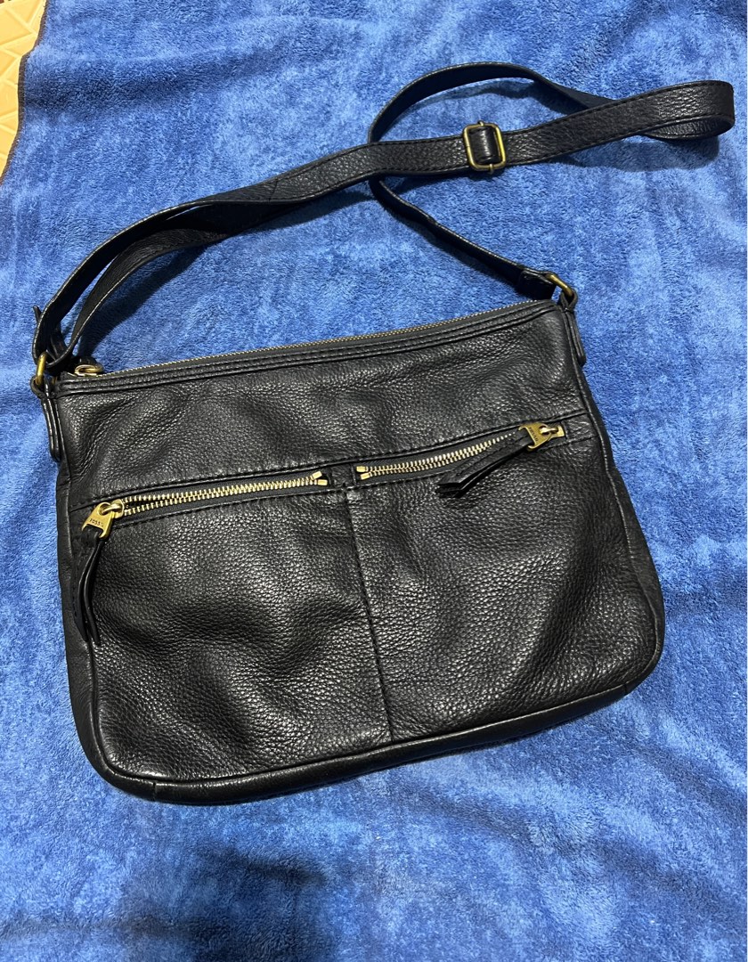 AUTHENTIC LEATHER FOSSIL CROSSBODY BAG on Carousell