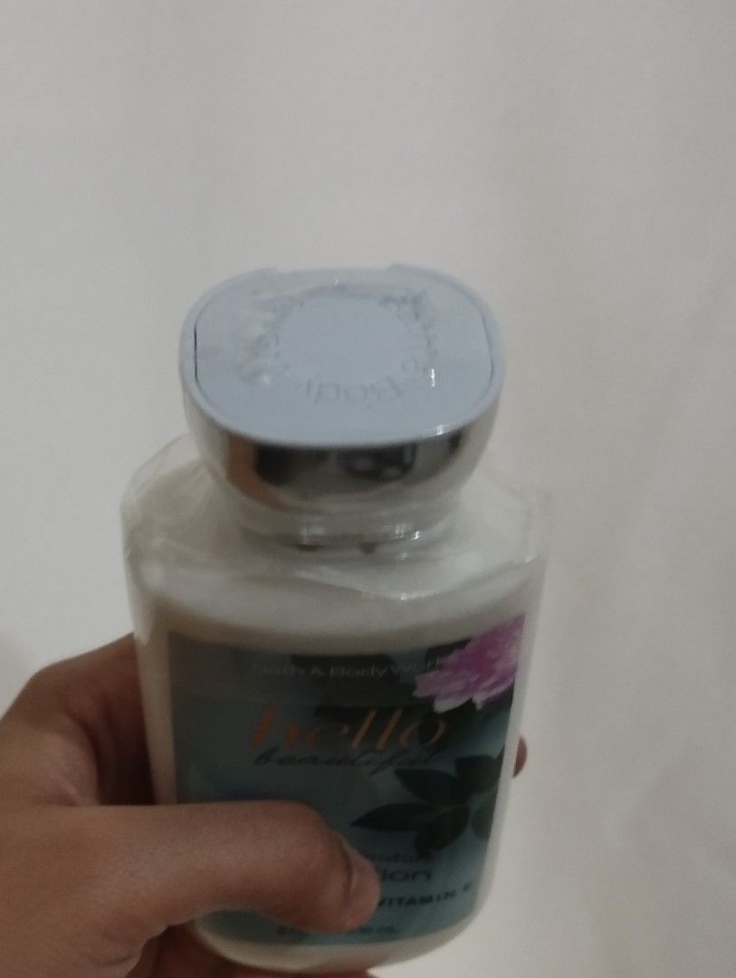Bath & Body Works Hello Beautiful Body Lotion (Category: Body Care) located in Paranaque City. Submitted by steffclara (Listing ID 1225885836, Image 2). Description: 236 ml from US.
