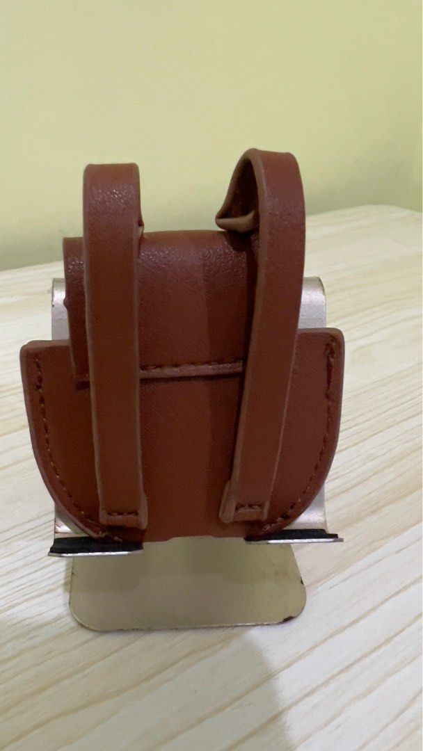 Bearpang Leather Case for Airpods 1 (Category: Cases & Sleeves) located in Paranaque City. Submitted by chriscee1987 (Listing ID 1225872249, Image 2). Description: For Sale Bearpang Leather Case for Airpods 1 For only 300 In good condition See pictures for details. RFS: decluttering Delivery: Thru lalamove or any delivery courier (buyer will shoulder shipping fee) Meet up: Paranaque Aree or nearby. Additional fee for outside Paranaque..