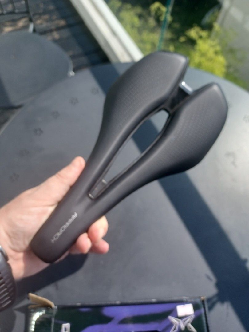 Bicycle seat Giant Approach, Sports Equipment, Bicycles & Parts
