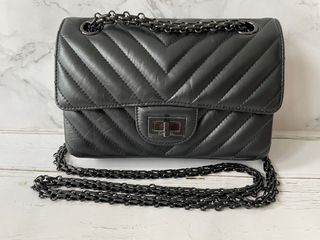 Chanel Reissue 226 Black Leather Joli Closet 53 OFF