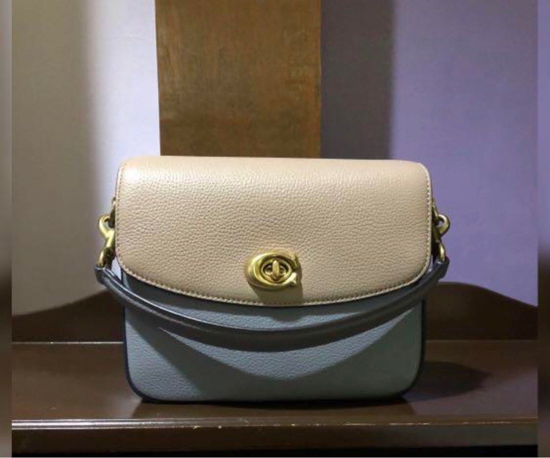 Coach Cassie 19 bag (Category: Luxury Bags & Wallets) located in Rizal. Submitted by docdeclutter (Listing ID 1225791732, Image 3). Description: Authentic Coach Cassie 19 bag Comes with 3 straps (long, short, gold chain) Negotiable RUSH!.