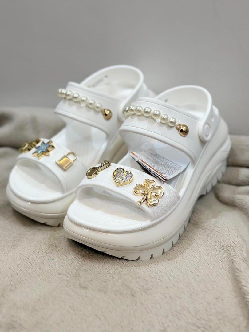 Crocs mega crush sandals w7, Women's Fashion, Footwear, Flats & Sandals