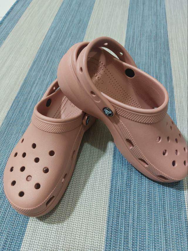 mens platform crocs