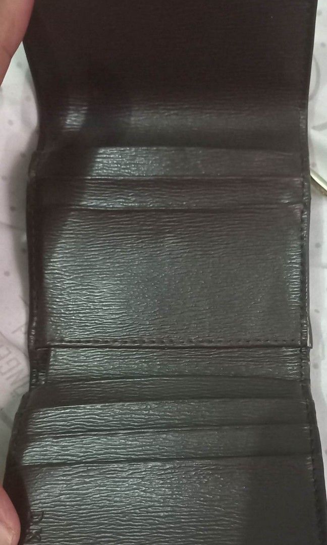 DKNY wallet unisex (Category: Luxury Bags & Wallets) located in Paranaque City. Submitted by jeremysecr19192 (Listing ID 1225743217, Image 3). Description: DKNY WALLET Rush sale: 2800 pesos unisex Like new Meet up tambo paranaque.