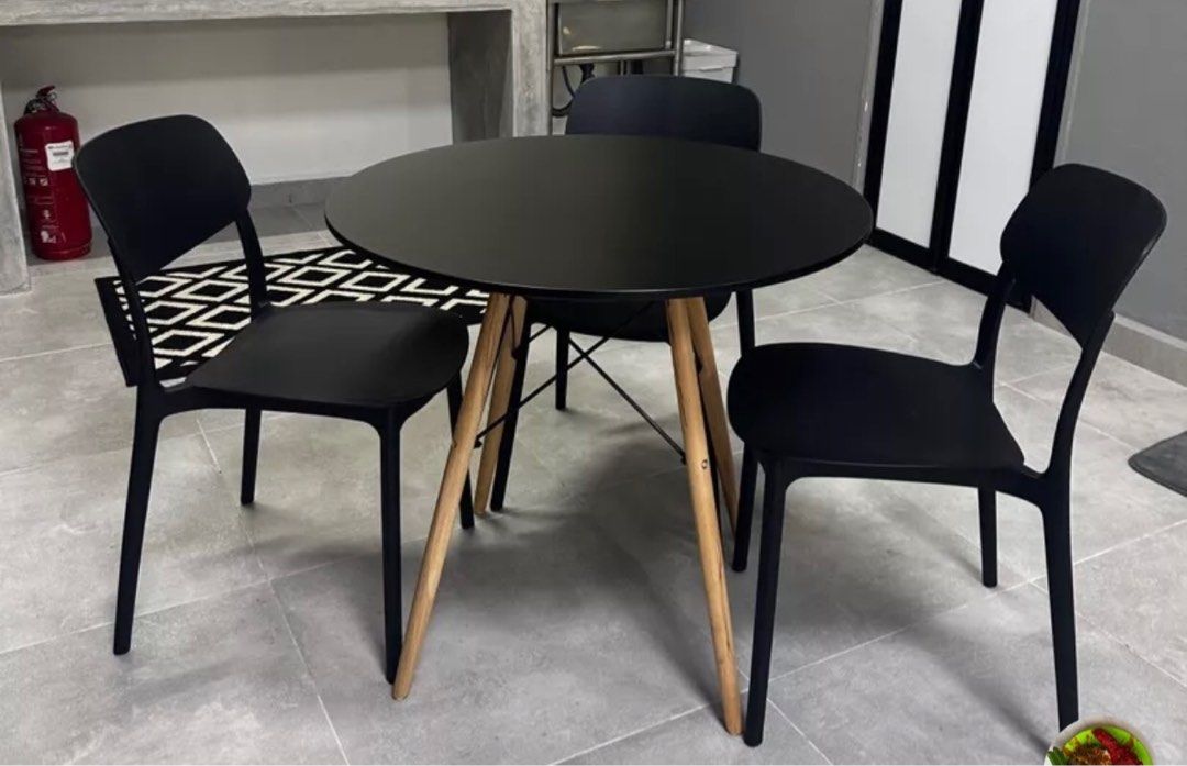 Eames dining table (Category: Tables & Sets) located in Kajang. Submitted by saline_88 (Listing ID 1225706736, Image 1). Description: dining table , chair not including bought rm170 , let go rm50 only ! leg table still with plastic , ( table only ).