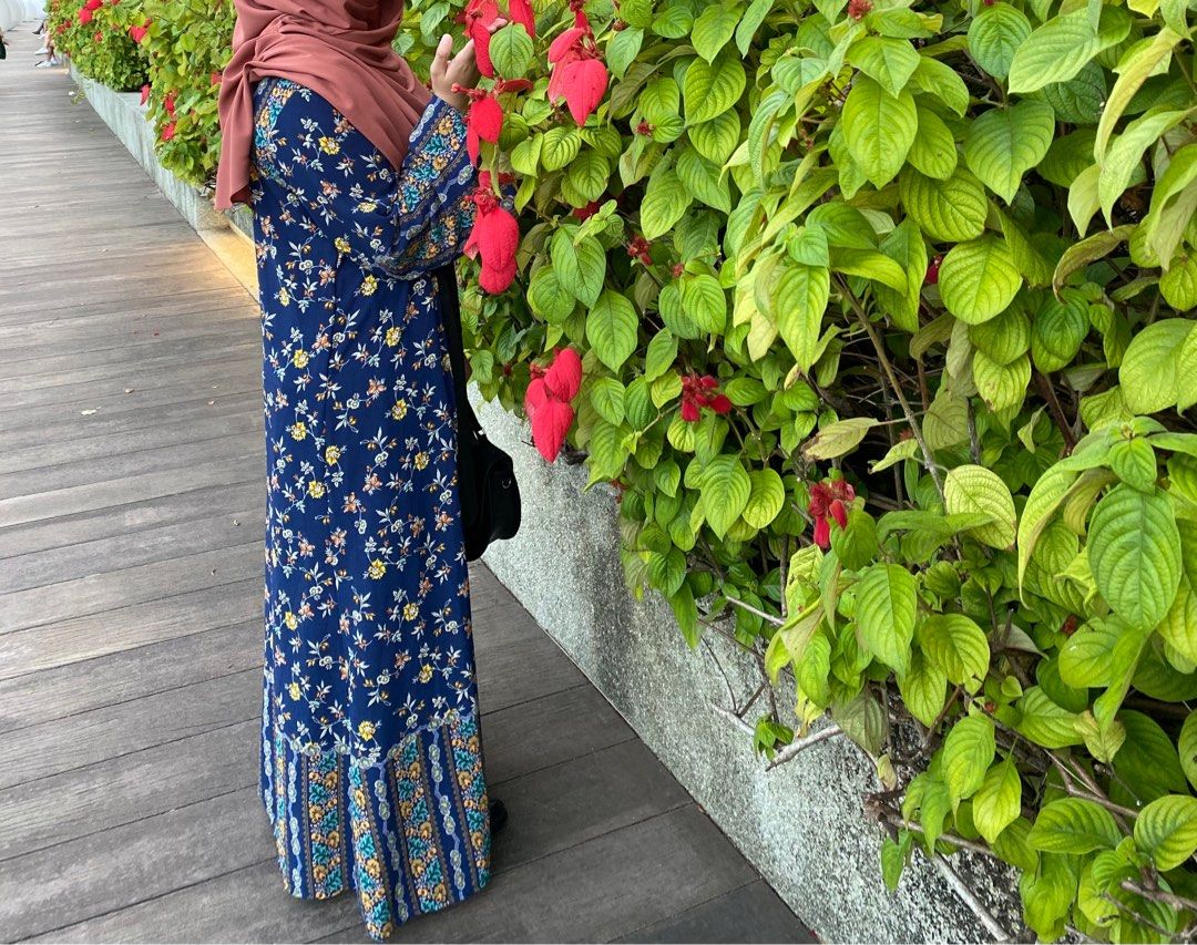 Floral Navy Maxi Cardigan, Women's Fashion, Muslimah Fashion, Tops on  Carousell