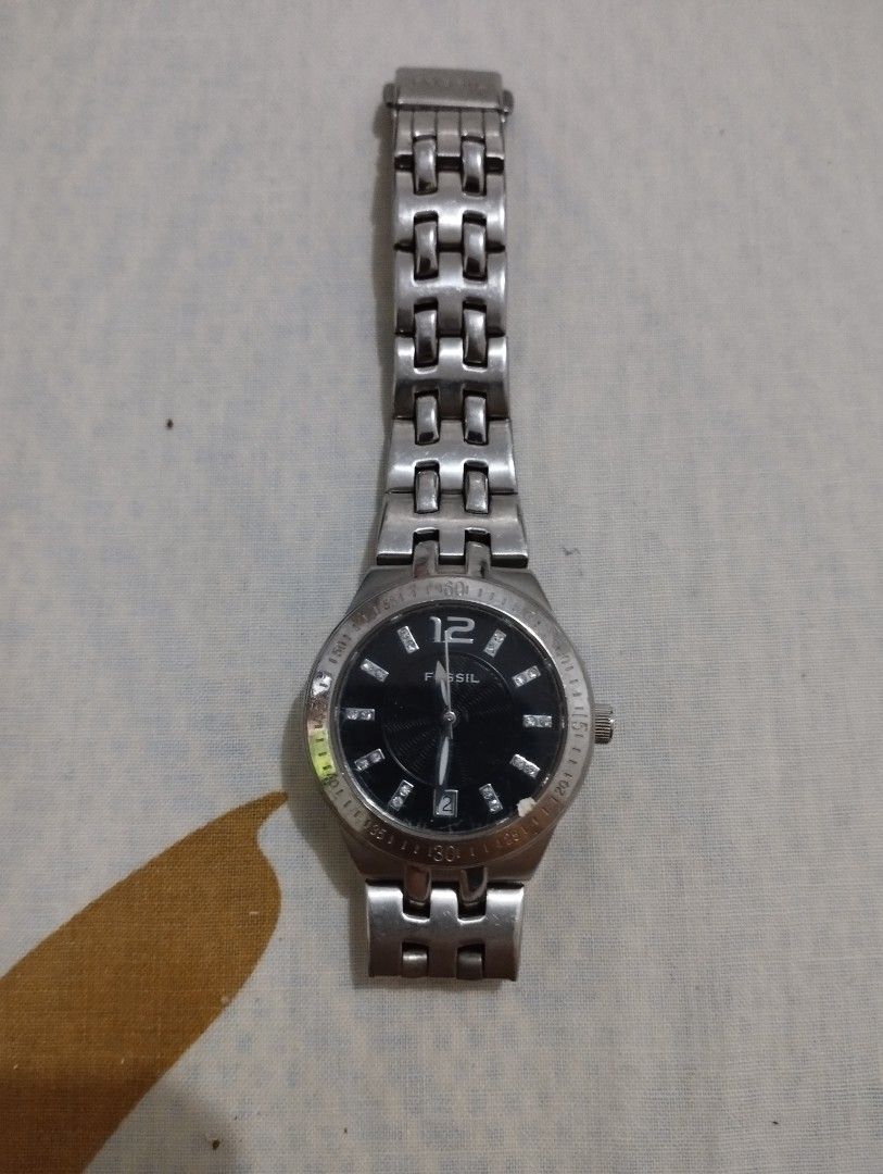 Fossil Women's Watch (Category: Women's Watches) located in Paranaque City. Submitted by steffclara (Listing ID 1225903186, Image 1). Description: Fossil AM4083 Women's Silver Stainless Steel Analog Dial Quartz Wrist Watch Band Material: Stainless Steel Dial Color: Black Function: Hour, Minute, Second, Date needs new battery perfect for everyday use RFS: not using it anymore.