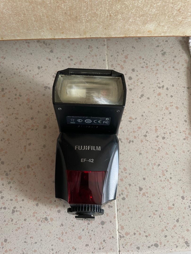 Fujifilm shoe mount flash ef42, Photography, Cameras on Carousell