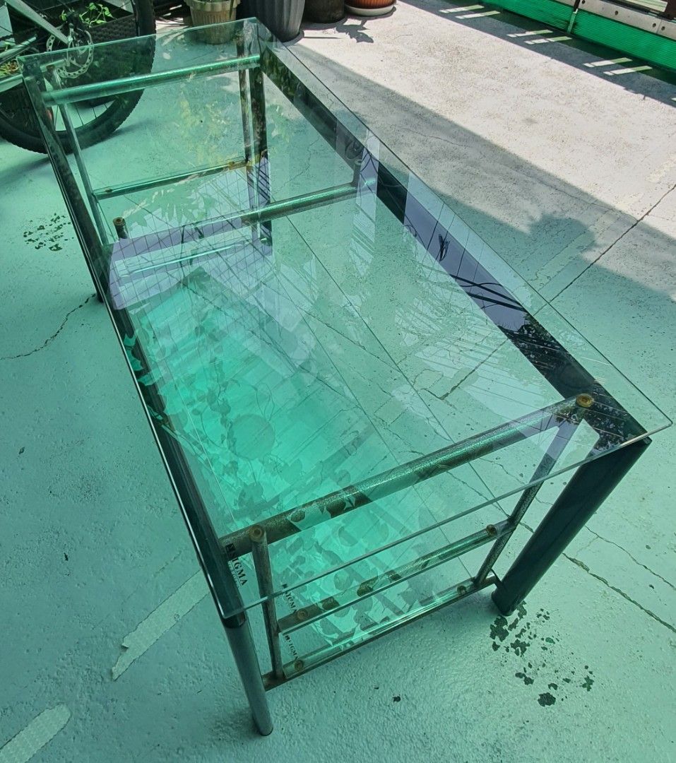 tempered-glass-tv-stand-on-carousell