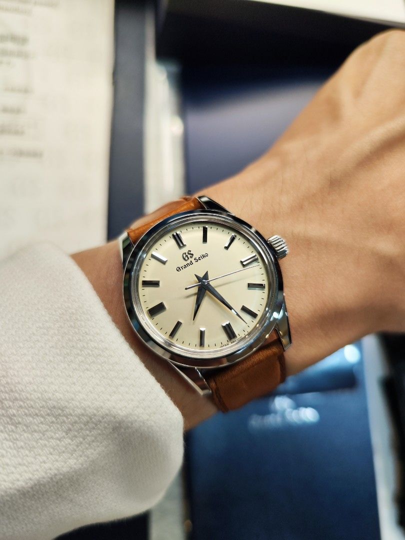 Grand seiko sbgw231 cream dial 2022 fullset with invoice Luxury