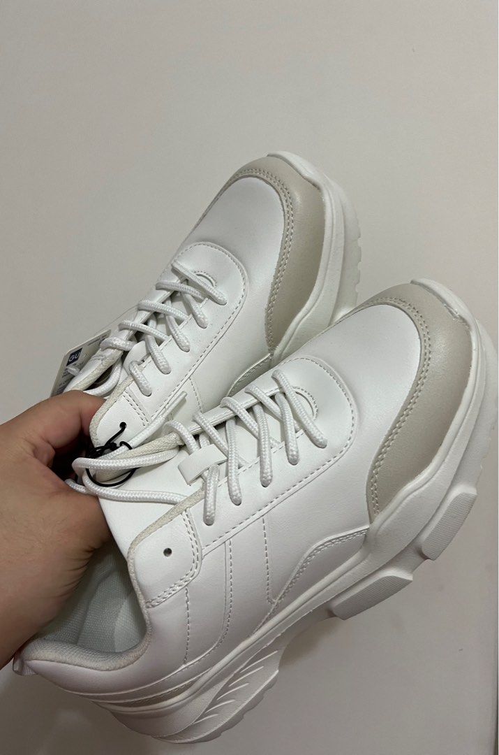 GU Volume Sole Sneakers 白色波鞋100%全新M碼, 女裝, 鞋, 波鞋- Carousell