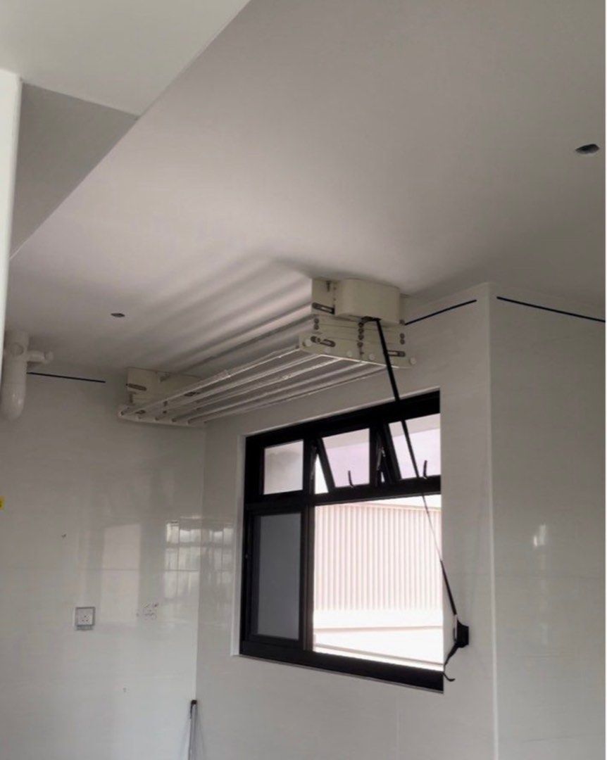 HDB BTO Retractable Hanger, Furniture & Home Living, Bathroom & Kitchen