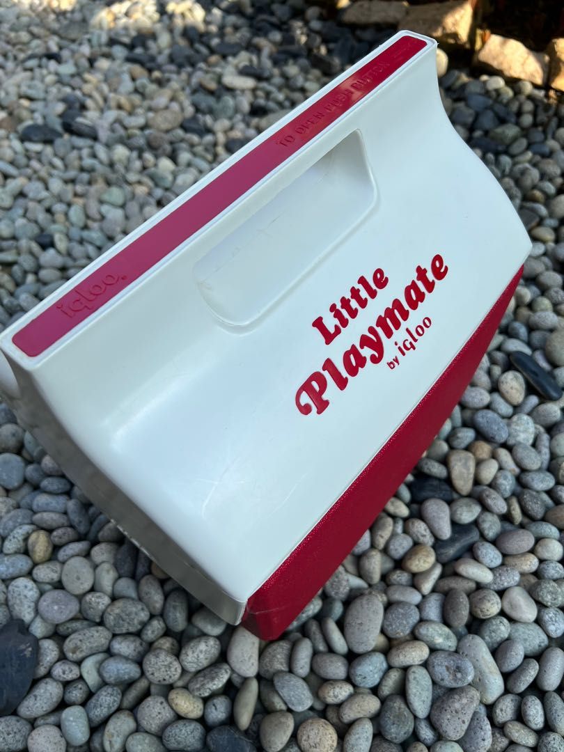 KFC x Igloo ice box, Hobbies & Toys, Memorabilia & Collectibles