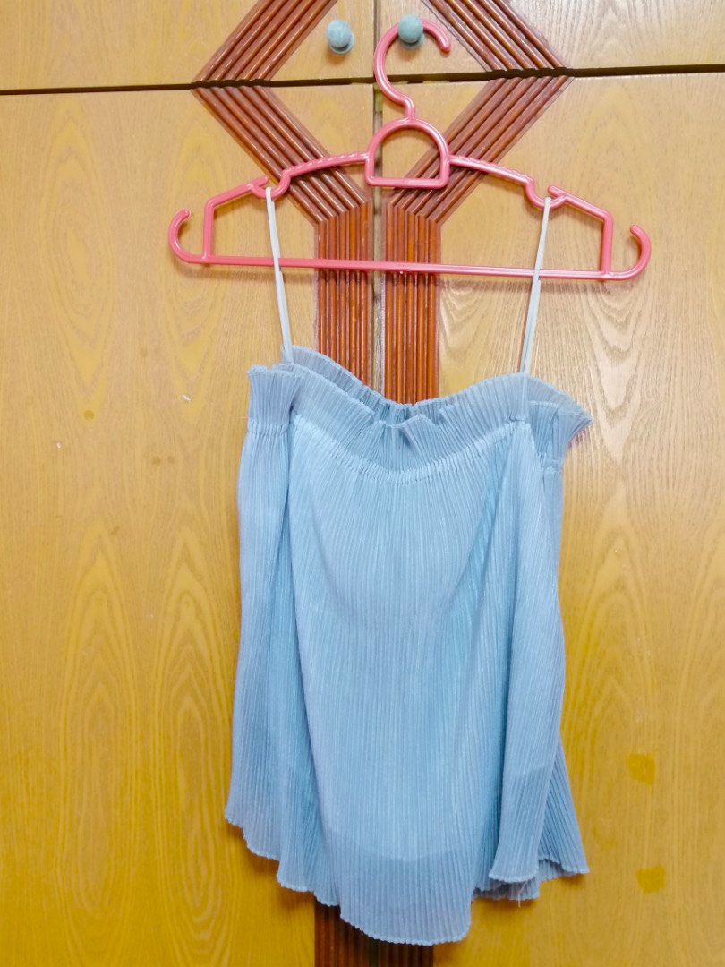 Light blue top, Women's Fashion, Tops, Sleeveless on Carousell