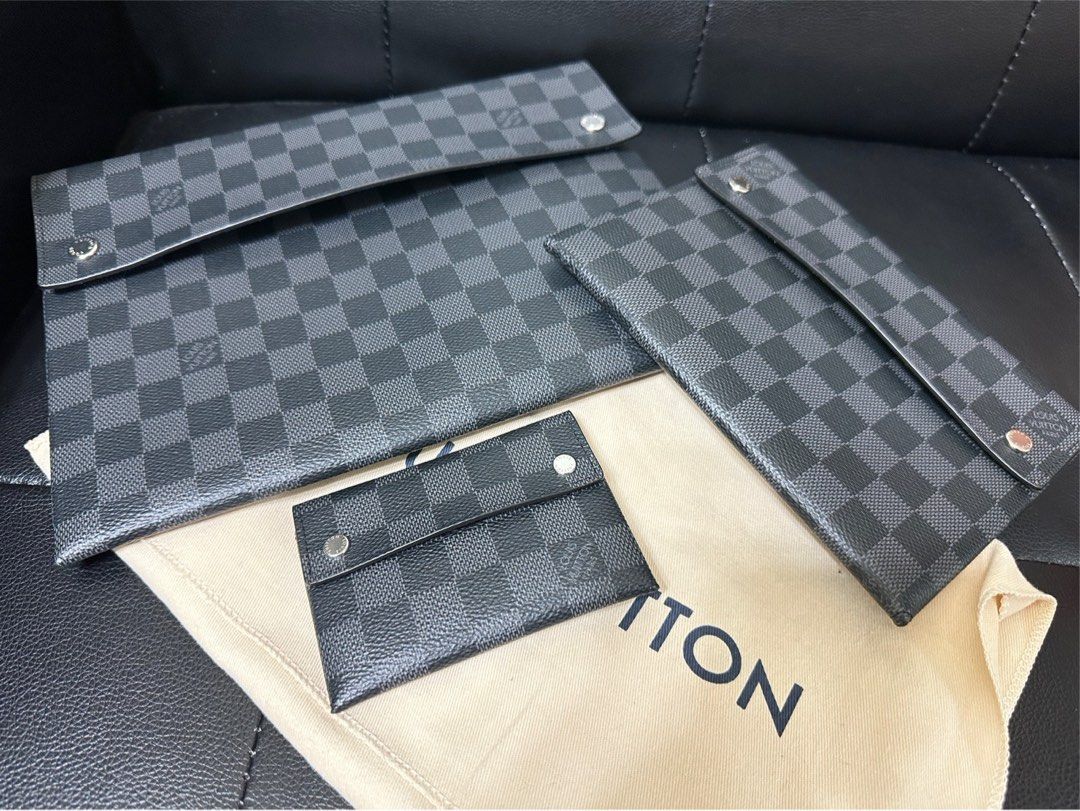 LV LV Alpha triple pouches 2020