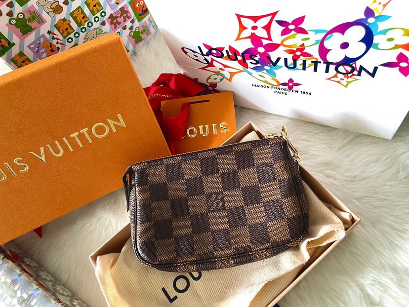 Louis Vuitton, Bags, Louis Vuitton Mini Lin Pochette With Chain Wristlet  Dustbag
