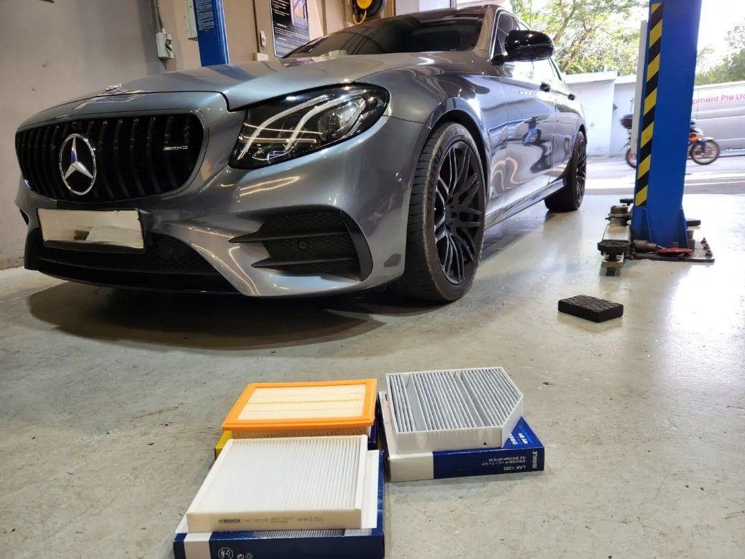 Mercedes W213 E200 Doing Servicing B+ Servicing With Original MB Engine