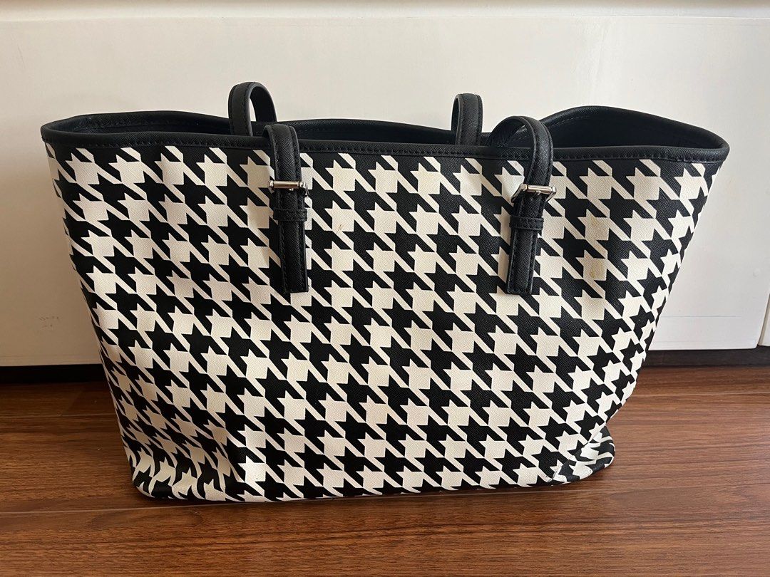 Michael Kors Checkered Tote Bag, Women's Fashion, Bags & Wallets, Tote Bags  on Carousell