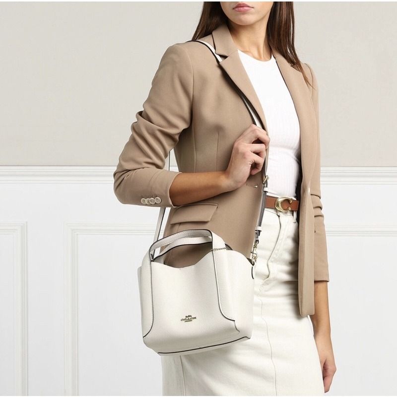 New Coach Original Classic White Collection Hadley Hobo 21 Crossbody Top Handle Bag For Women Come with Complete Set Suitable For Gift