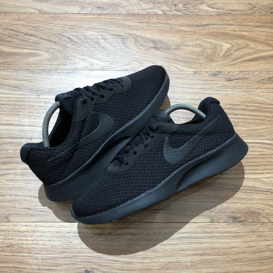 Nike tanjun 9.5uk Men s Fashion Footwear Sneakers on Carousell