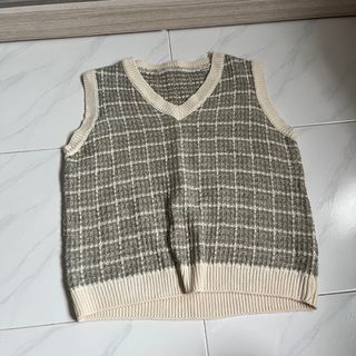 Oversized Plaid Knit Vest