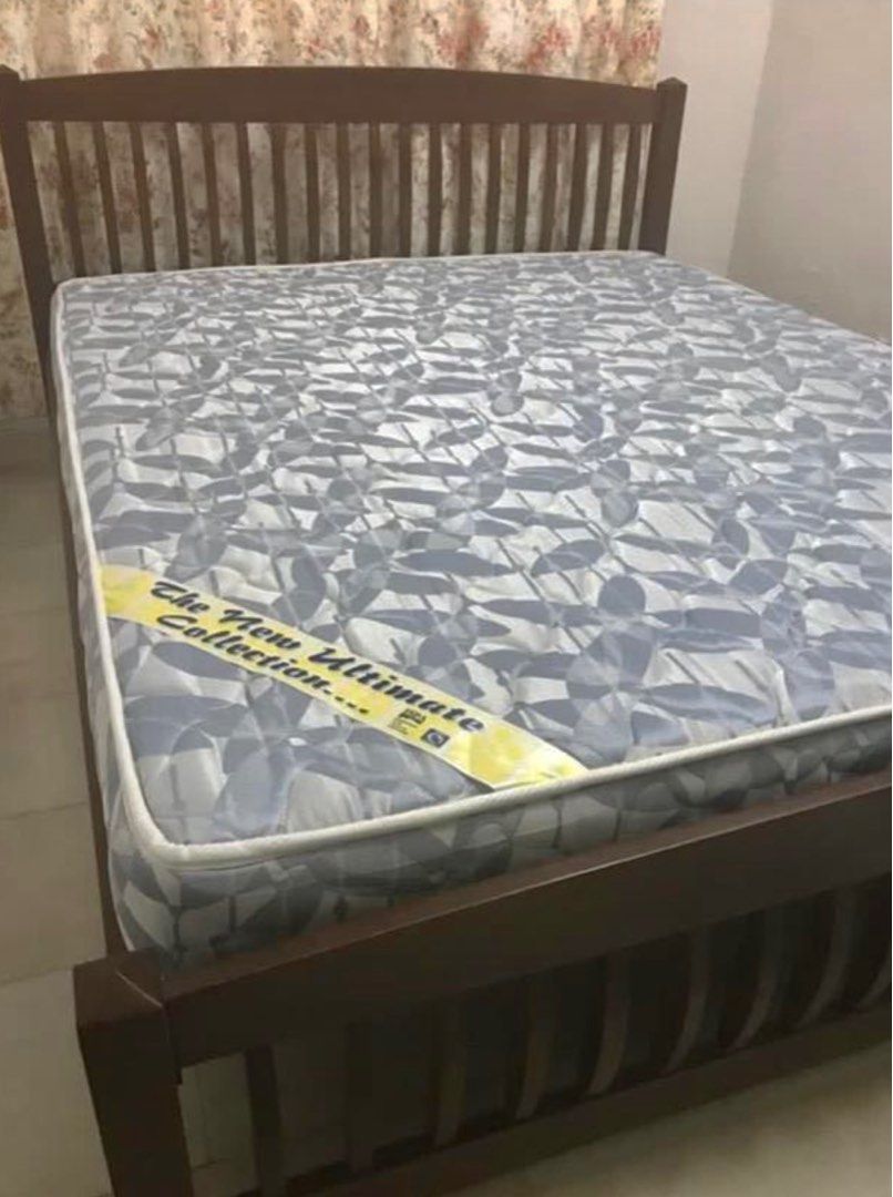 RM5000!!! Vintage Solid Wood Bed Frame with Mattress! Queen Size