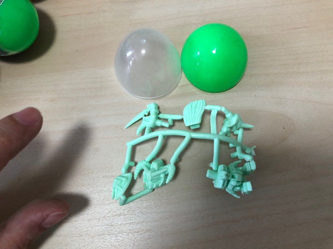 Robot surprise eggs store
