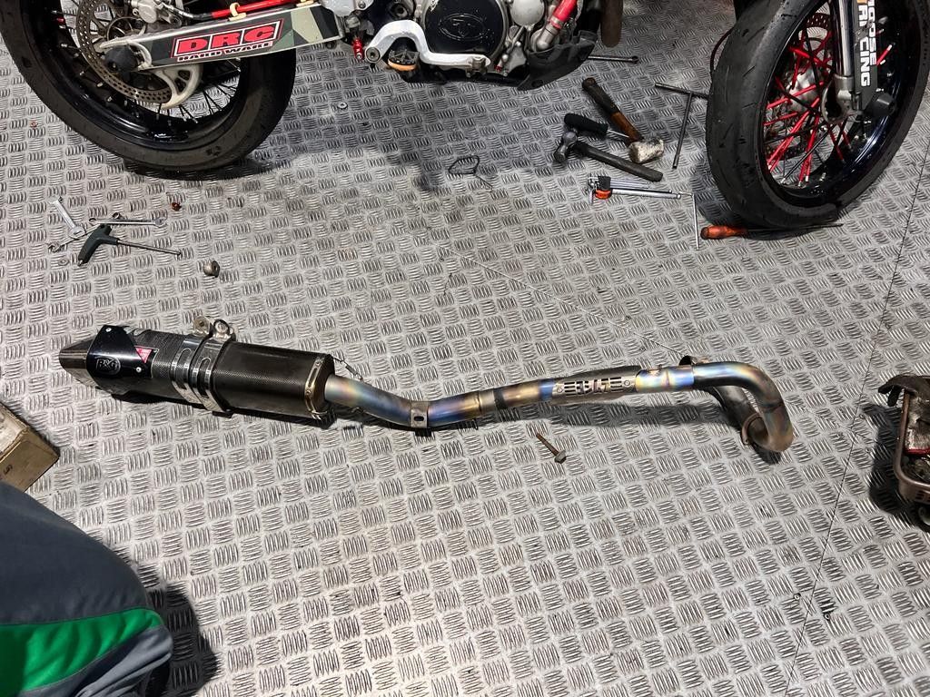 SUZUKI DRZ400 Exhaust Yoshimura Full System, Motorcycles, Motorcycle