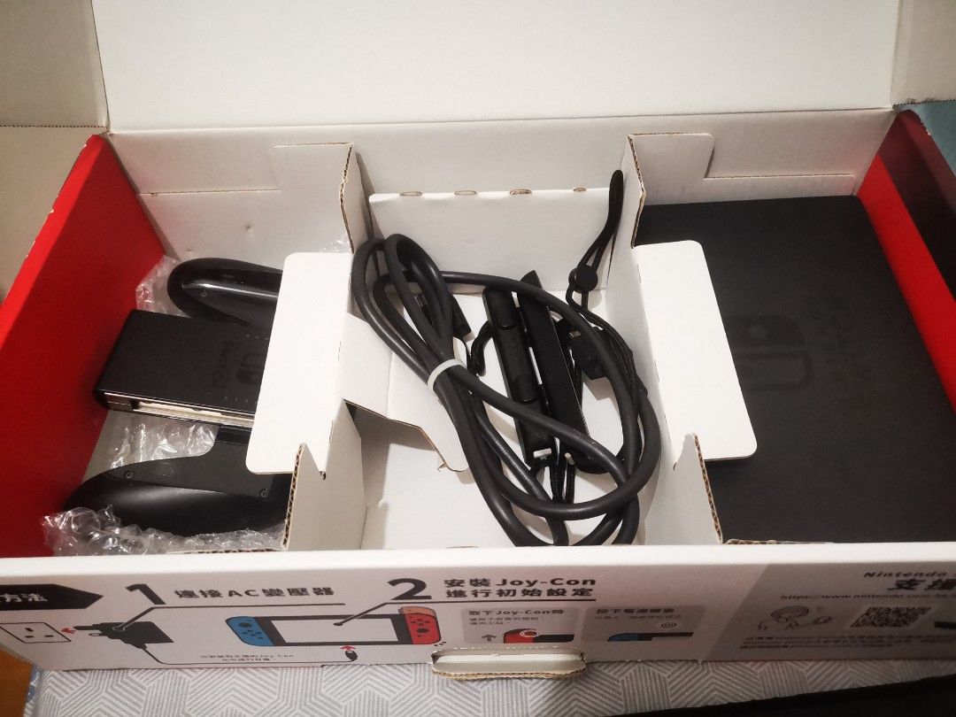 Switch （分類：Nintendo 任天堂）位於 Hong Kong。 由 michaelchanchan12345 提交（商品編號 1225734909，圖片 3）。簡介： Switch 大電版 幾乎全新 全件齊。