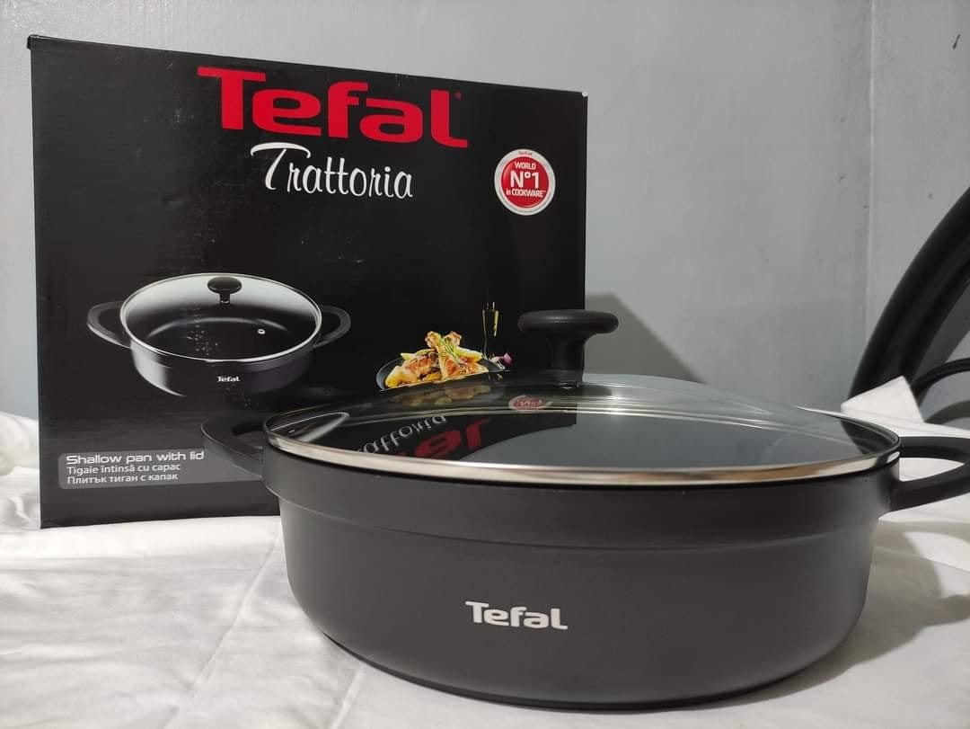 Tefal Shallow pan w/ lid (28cm), Furniture & Home Living, Kitchenware
