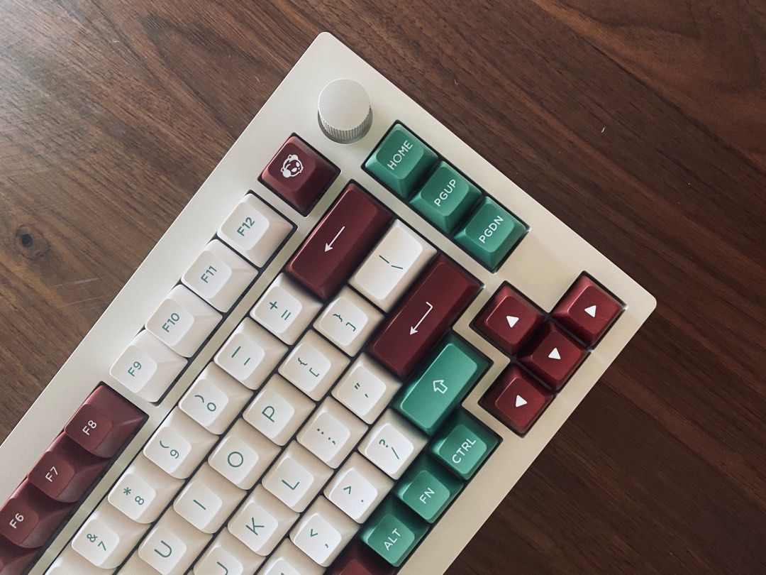 Ultra Thocky Custom Mechanical Keyboard Retro theme, Computers & Tech
