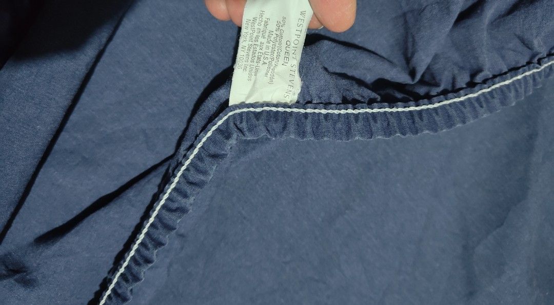US bedsheet bundle plain dark blue (Category: Bedding & Towels) located in Manila. Submitted by anyushka (Listing ID 1225793406, Image 2). Description: queen cotton fitted sheet + 1 dark blue like new polyester single to twin size.