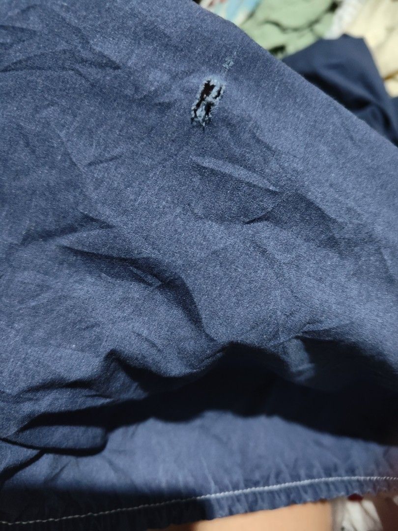 US bedsheet bundle plain dark blue (Category: Bedding & Towels) located in Manila. Submitted by anyushka (Listing ID 1225793406, Image 3). Description: queen cotton fitted sheet + 1 dark blue like new polyester single to twin size.