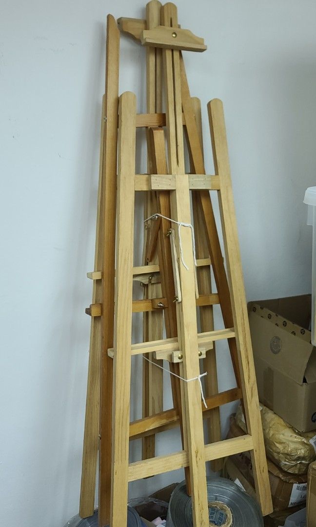 Used art easel (free), Everything Else on Carousell