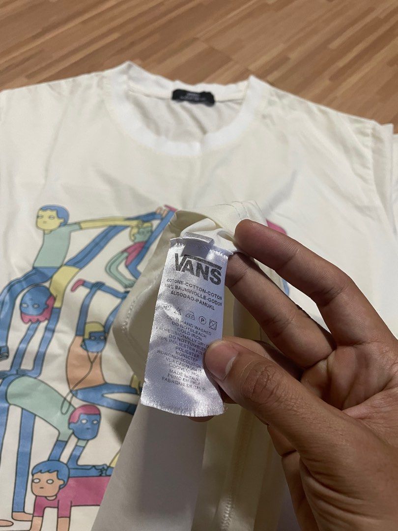 Vans (Category: Tshirts & Polo Shirts) located in Jerteh. Submitted by amrhzd10 (Listing ID 1225826643, Image 3). Description: Pit 21 Labuh 28 Condition 9/10 Kain licin Colour cream .
