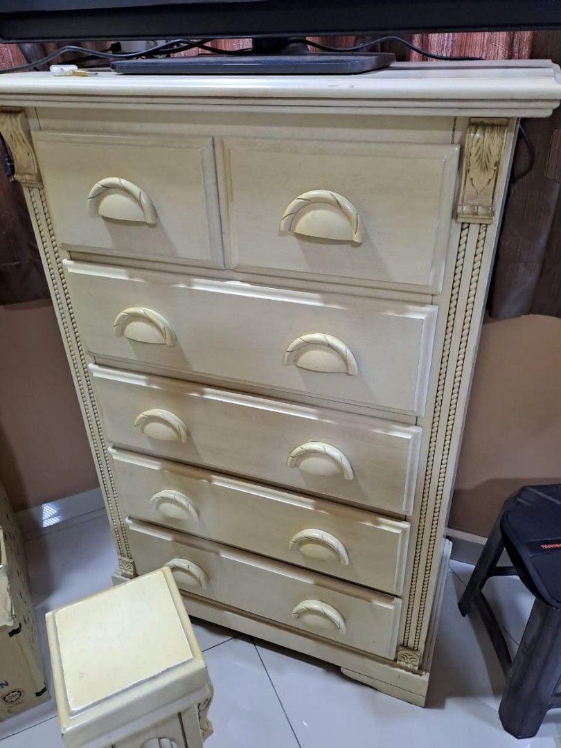 Wardrobes, bedroom set, dresser, side table, tallboy/chest drawers