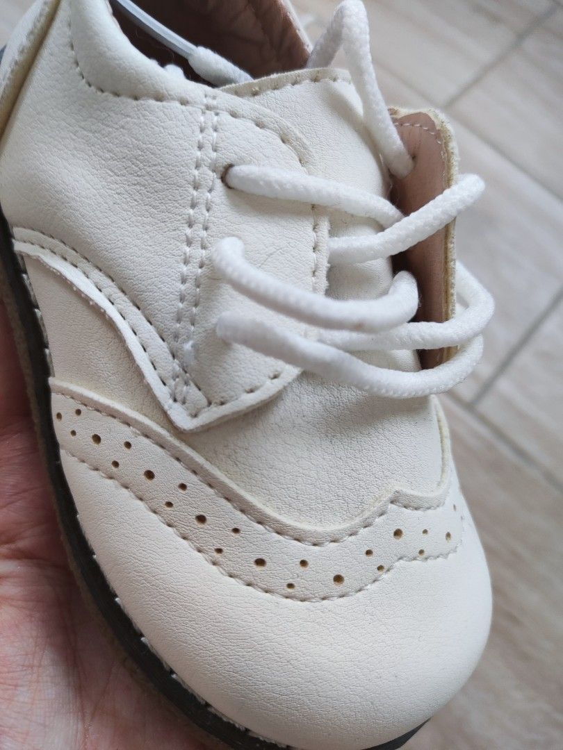 White walking outlet shoes baby
