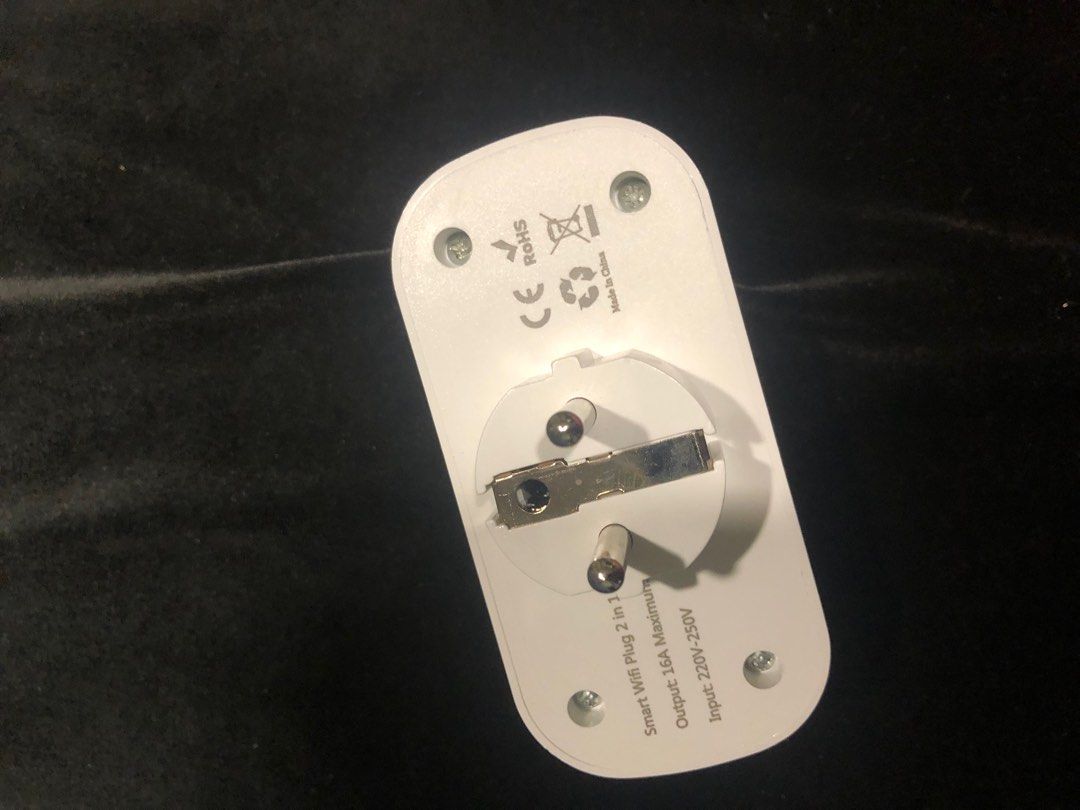 Wi-Fi Smart Plug socket (Category: Networking) located in Singapore. Submitted by ttmango (Listing ID 1225833421, Image 2). Description: Smart plug socket, EU and China sicker, Wi-Fi and using App to control devices.